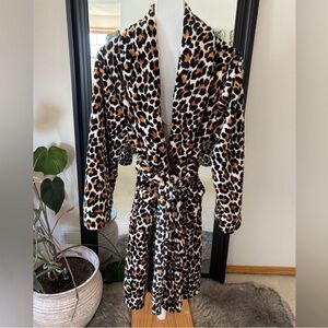KATE SPADE NEW YORK Leopard Print Ultra Plush Robe